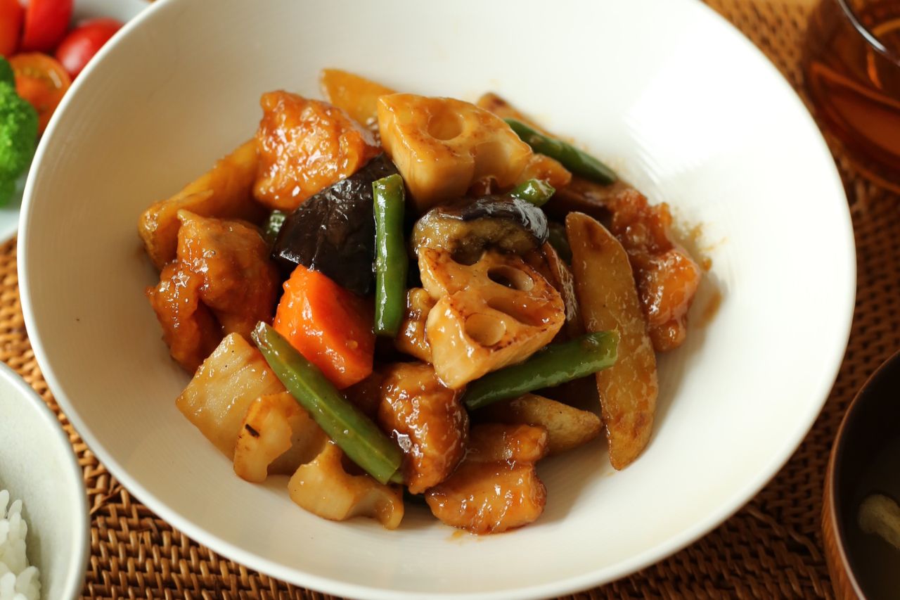 鶏肉とごろごろ野菜の黒酢あん